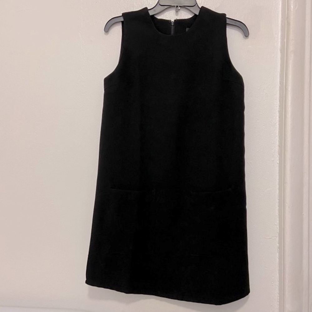 Forever 21 Sleeveless Black Shift Dress